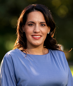 Veronica Gomes Headshot